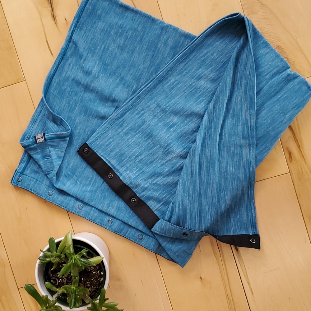 Lululemon blue scarf